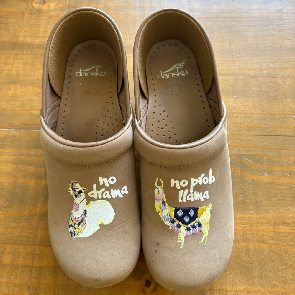 Dansko Tan and White Mules Comfortable Clogs